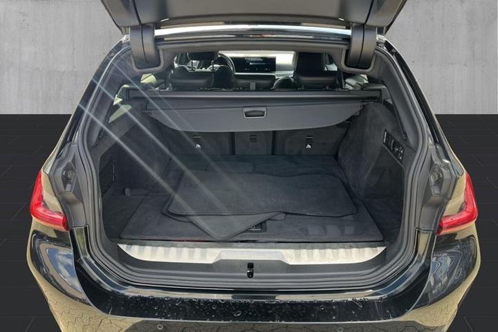 Sort BMW 320e fra 2023
