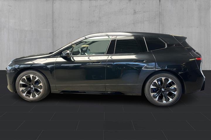 Sort BMW iX fra 2026