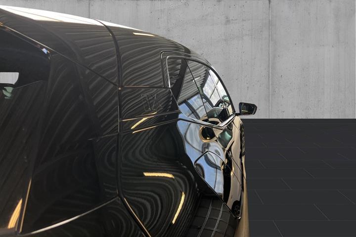 Sort BMW iX fra 2026