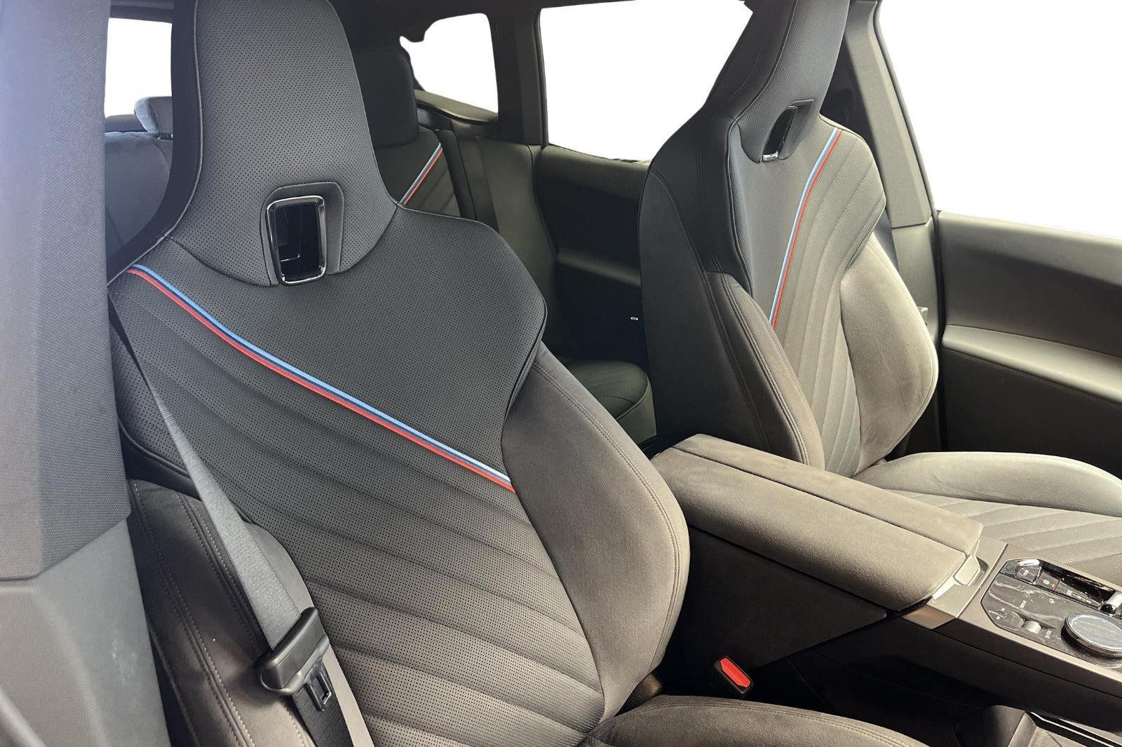 Sort BMW iX fra 2026