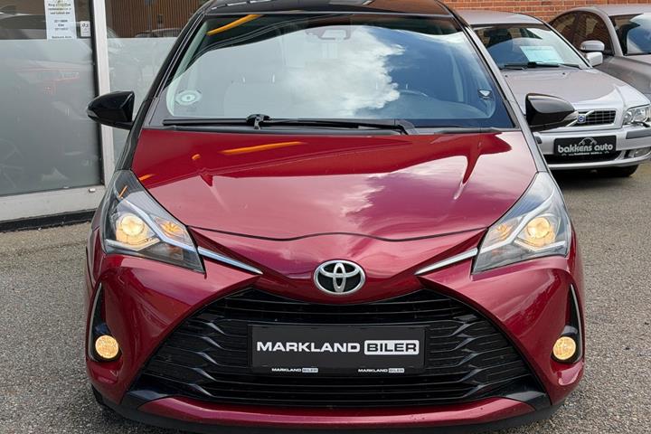 Rød Toyota Yaris fra 2019