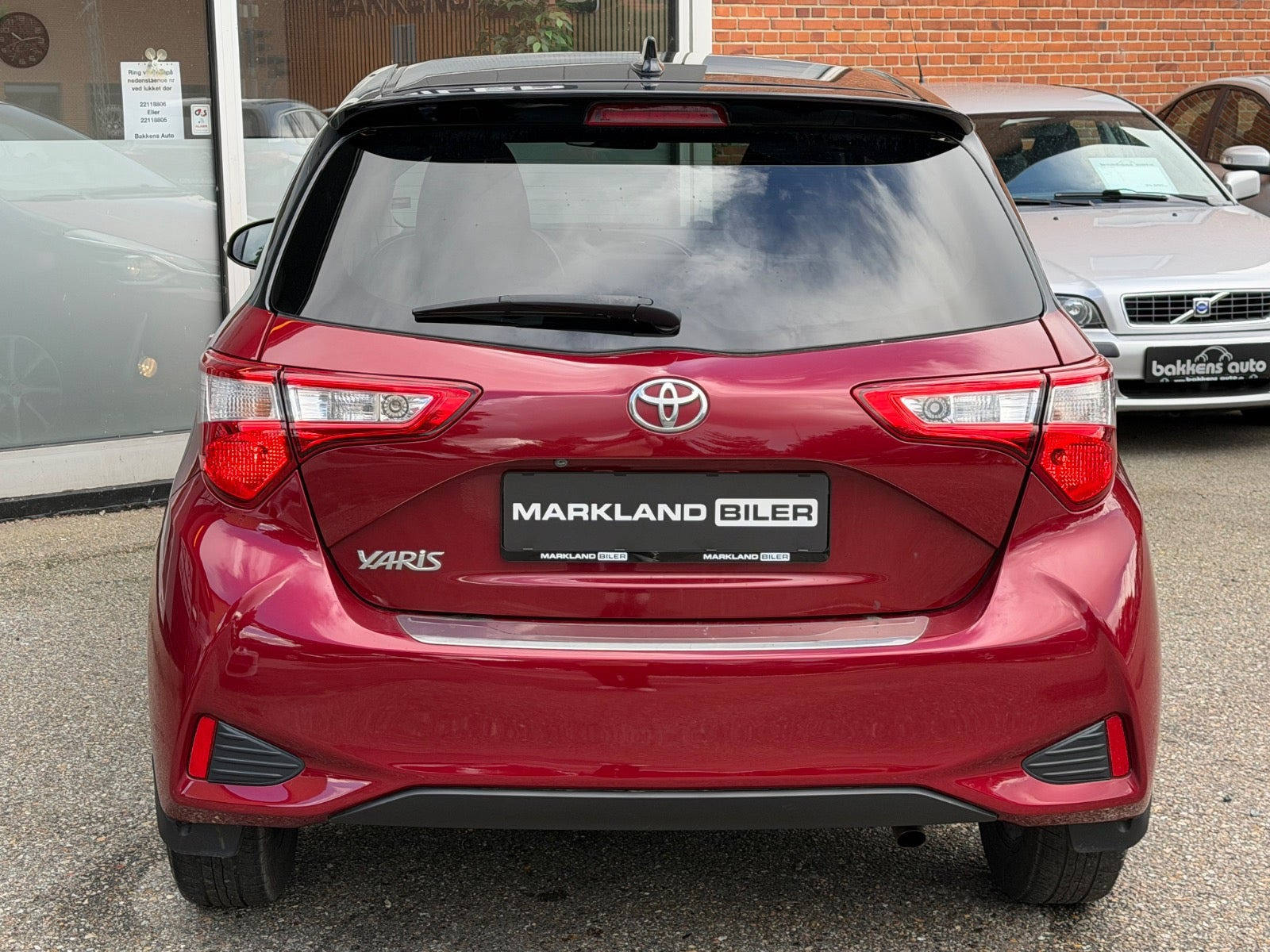Rød Toyota Yaris fra 2019