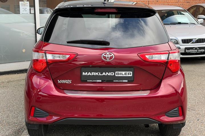 Rød Toyota Yaris fra 2019