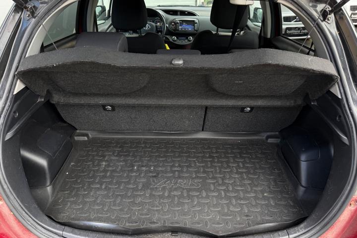 Rød Toyota Yaris fra 2019