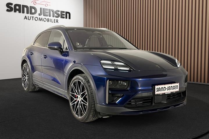 Blå Porsche Macan Turbo fra 2025