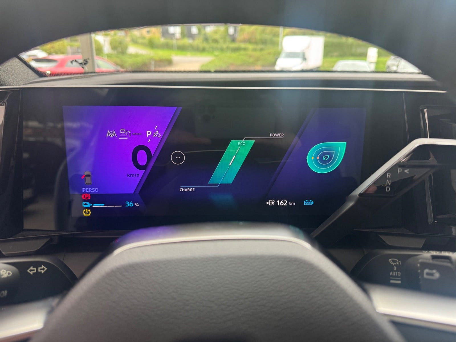 Hvid Renault Scenic E-Tech fra 2024