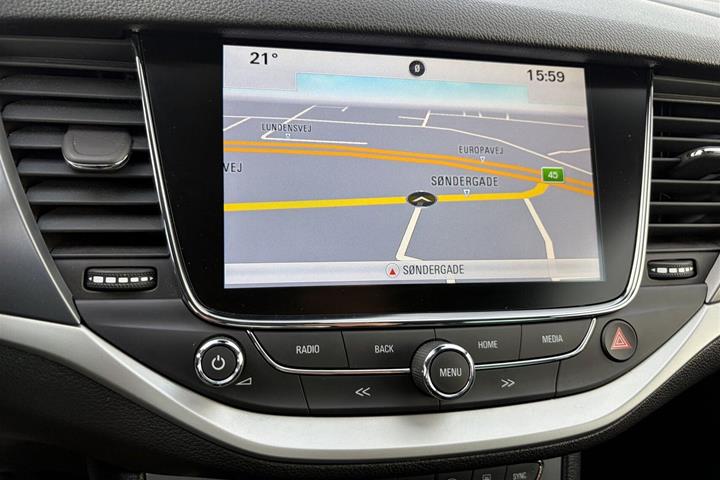 Sølv Opel Astra fra 2017