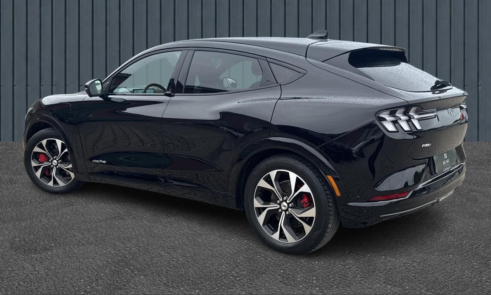 Sort Ford Mustang Mach-E fra 2023