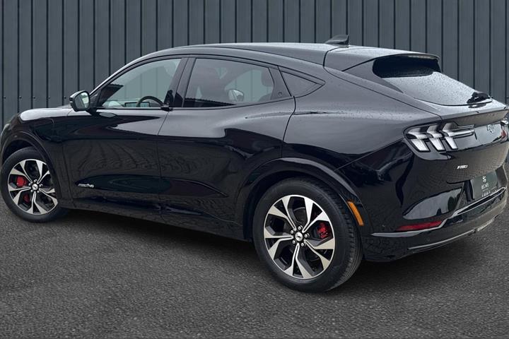 Sort Ford Mustang Mach-E fra 2023