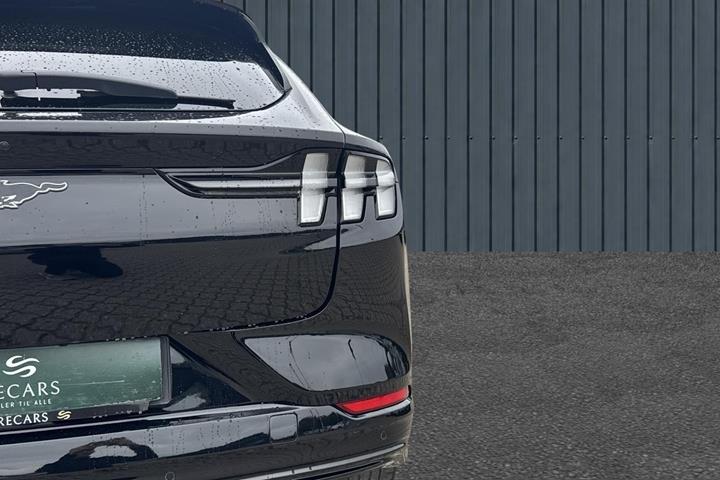 Sort Ford Mustang Mach-E fra 2023