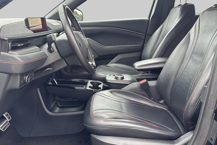 Sort Ford Mustang Mach-E fra 2023