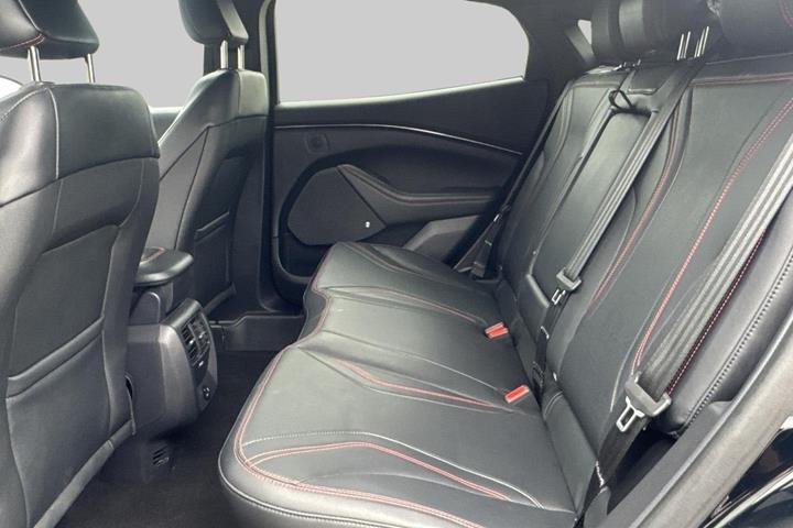 Sort Ford Mustang Mach-E fra 2023