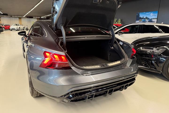 Grå Audi e-tron GT fra 2022