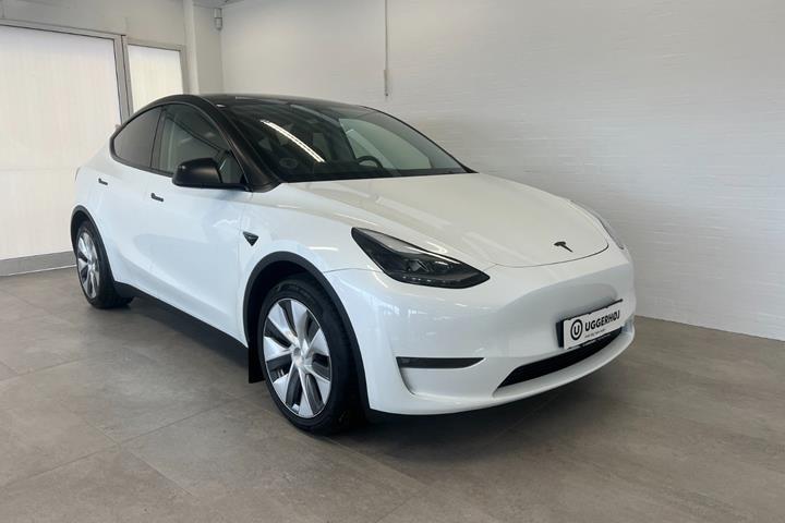 Hvid Tesla Model Y fra 2023