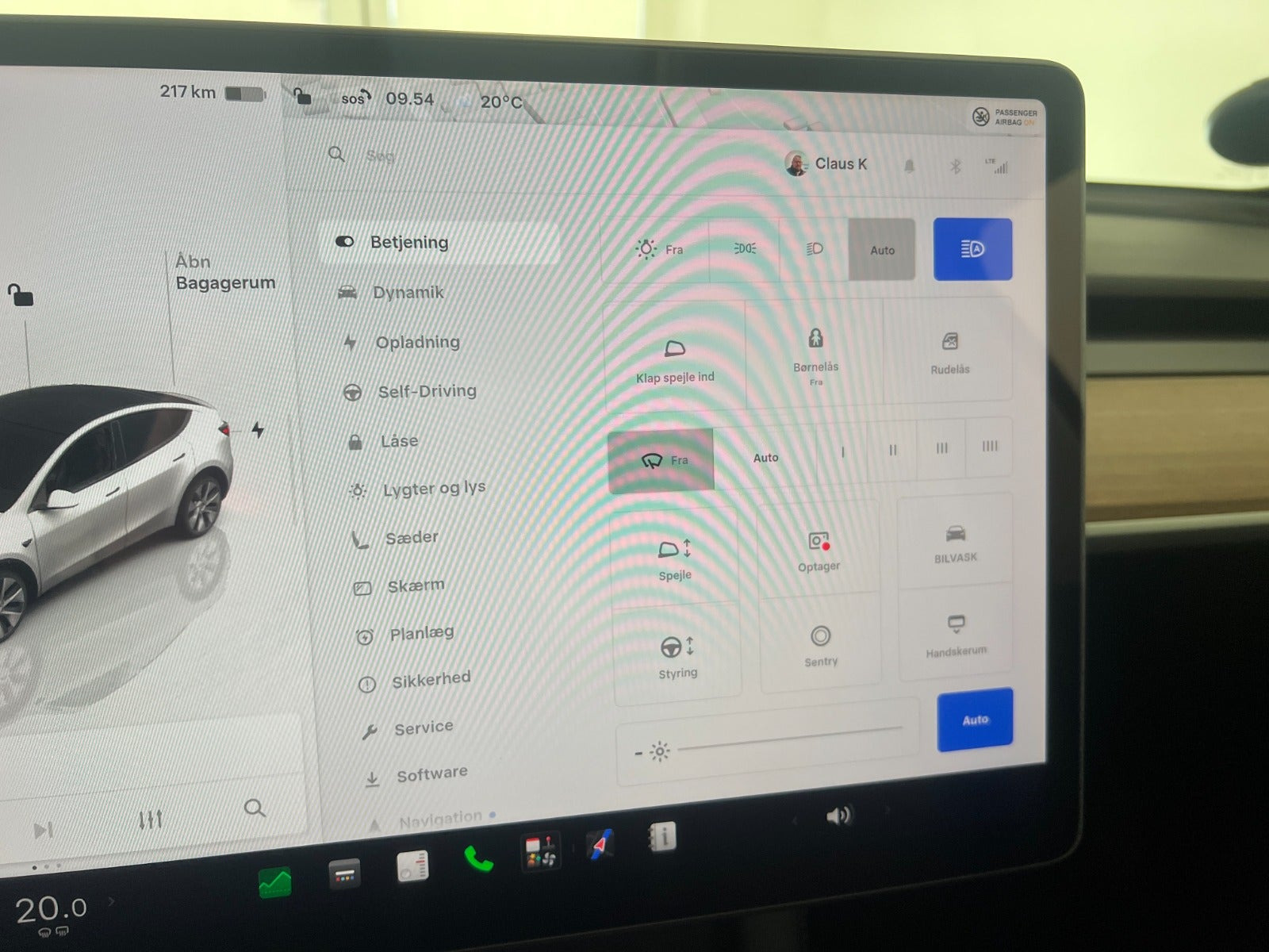 Hvid Tesla Model Y fra 2023