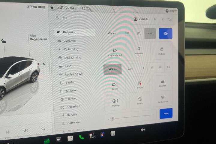 Hvid Tesla Model Y fra 2023