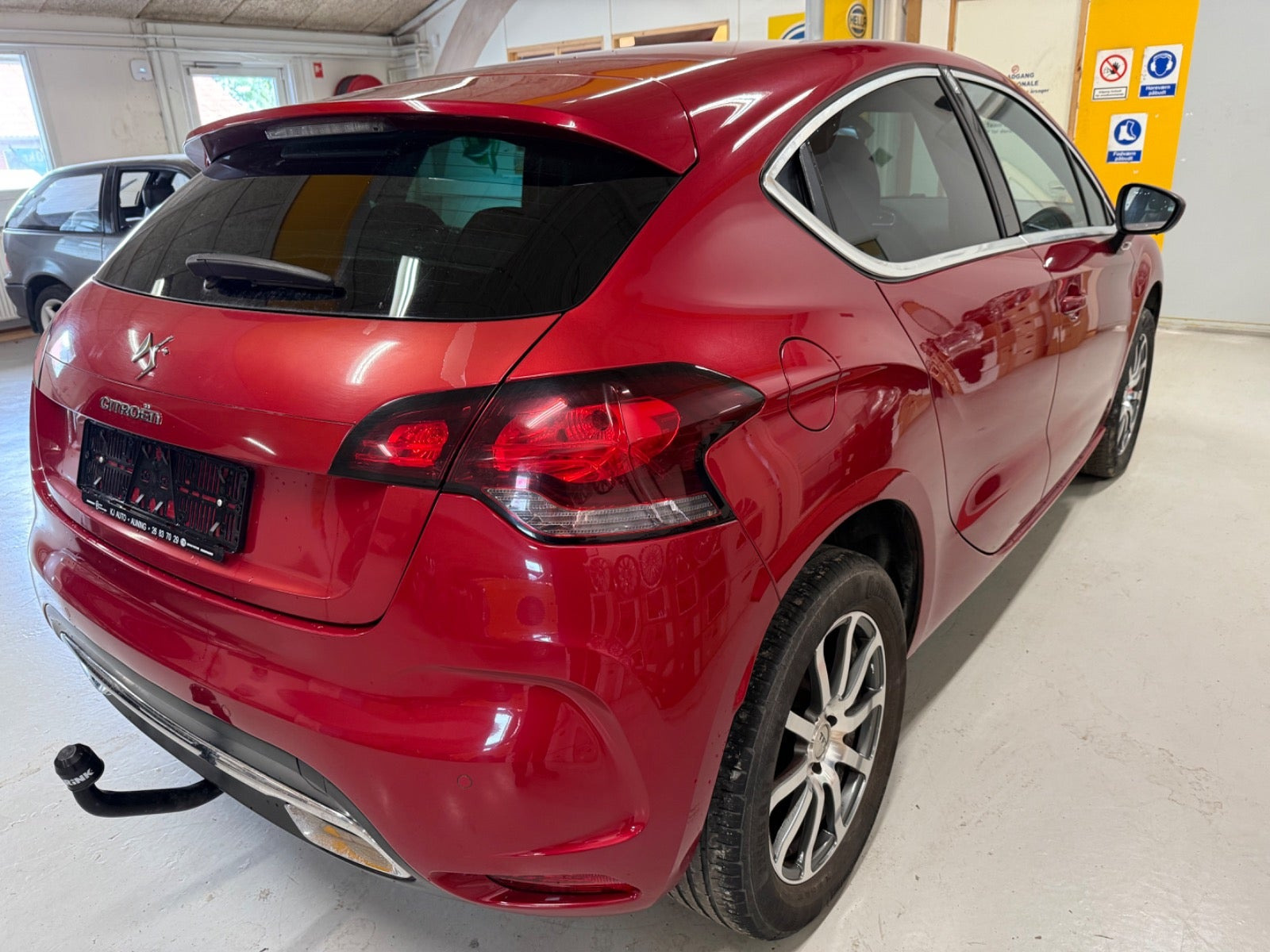 Rød Citroën DS4 fra 2012