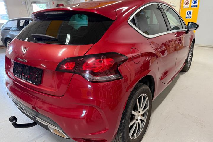 Rød Citroën DS4 fra 2012
