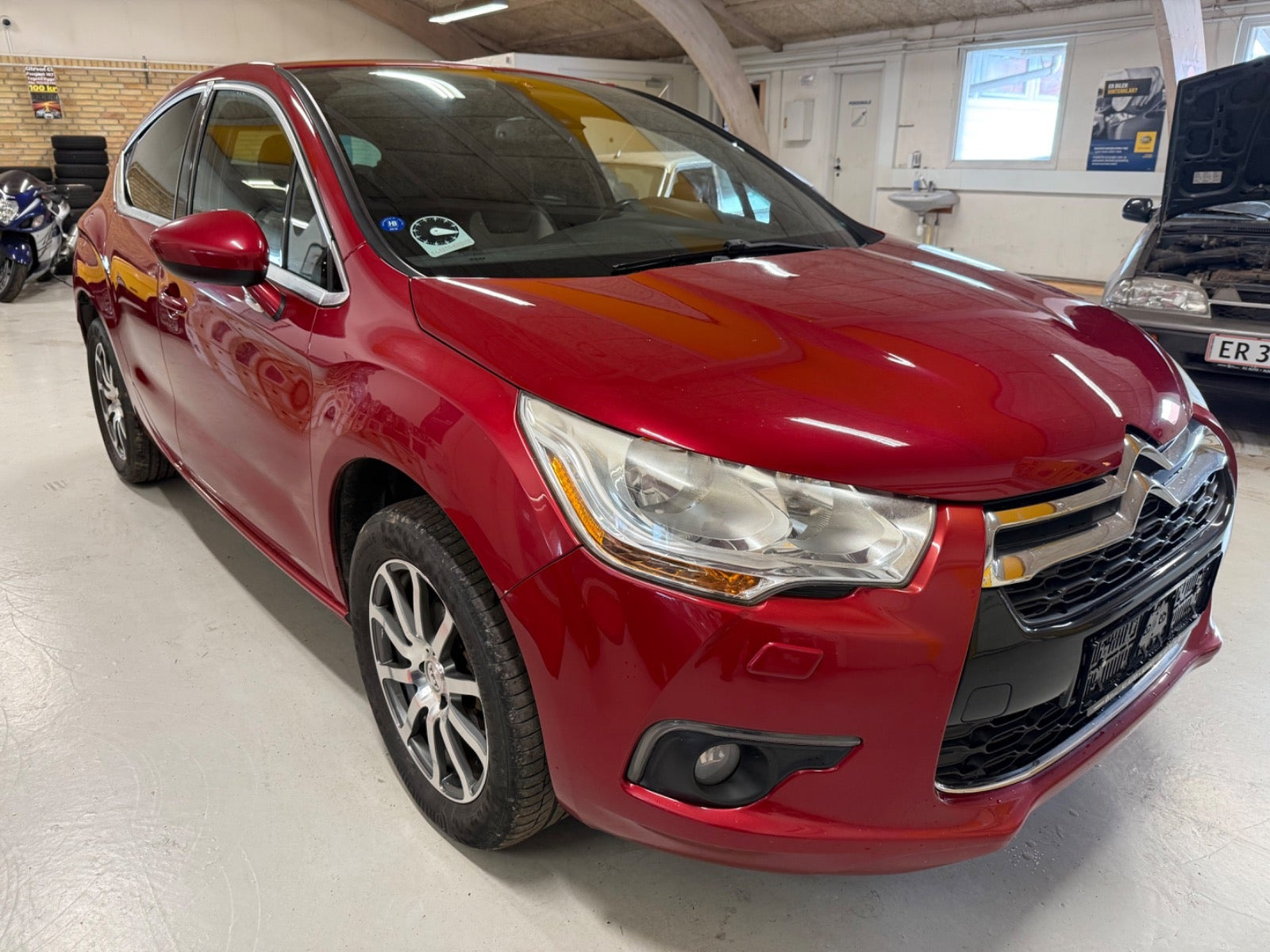 Rød Citroën DS4 fra 2012