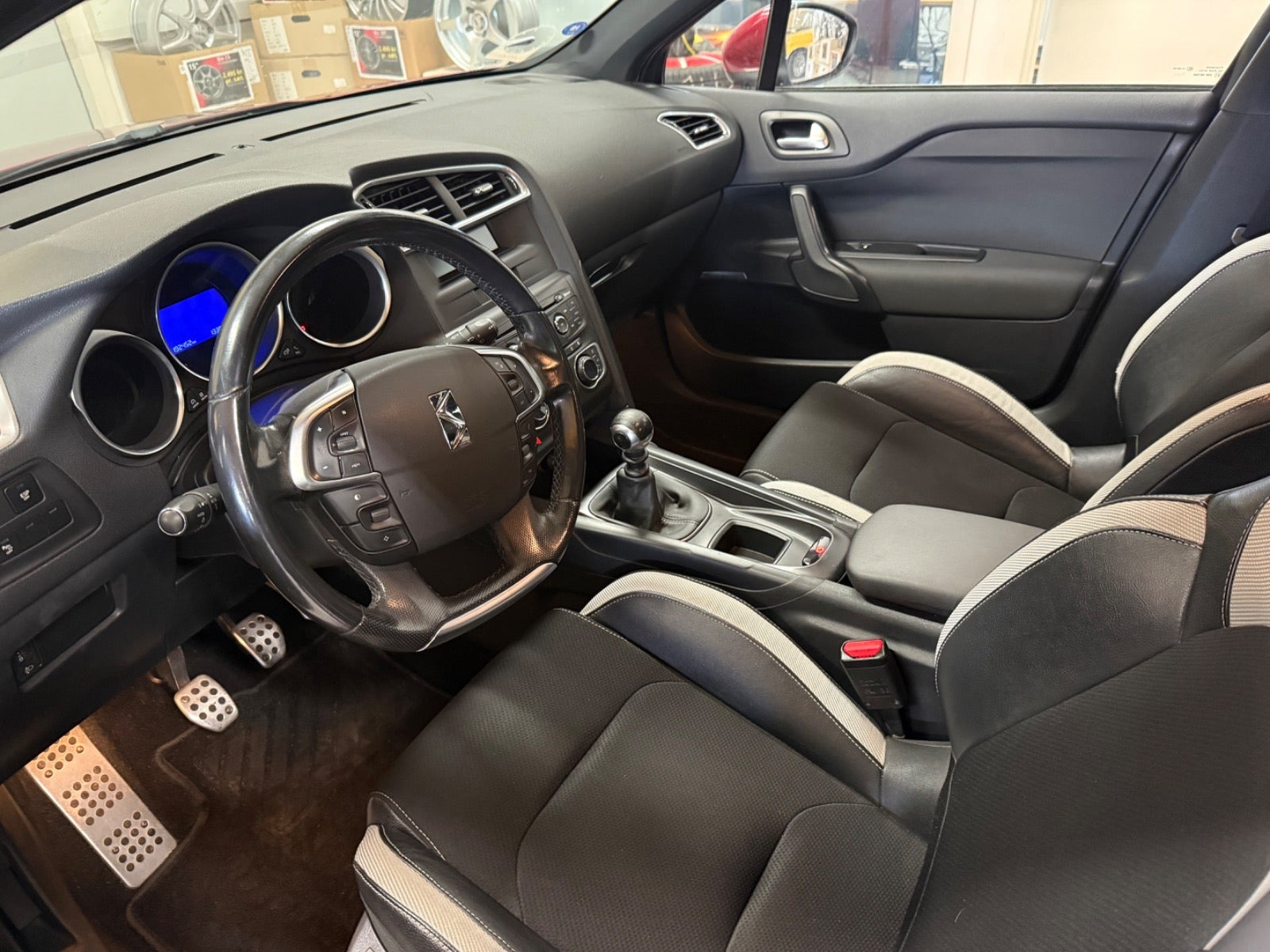 Rød Citroën DS4 fra 2012