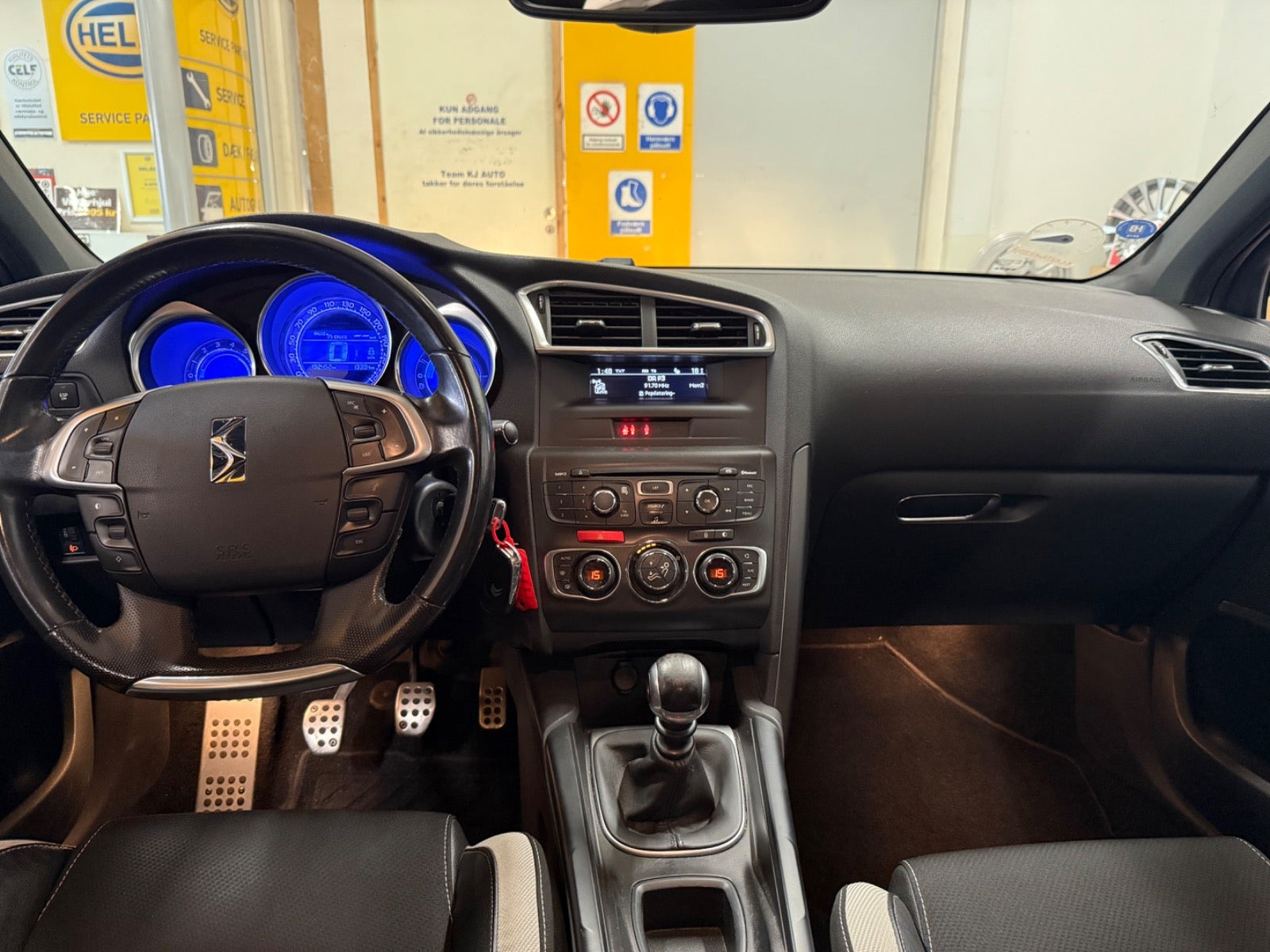Rød Citroën DS4 fra 2012