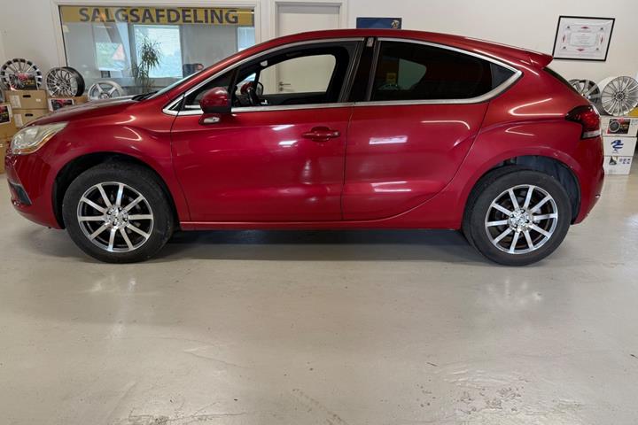 Rød Citroën DS4 fra 2012