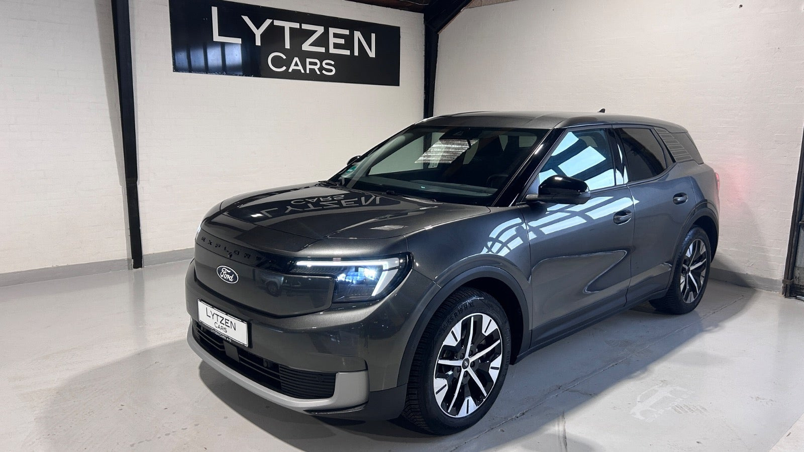 Grå Ford Explorer fra 2025