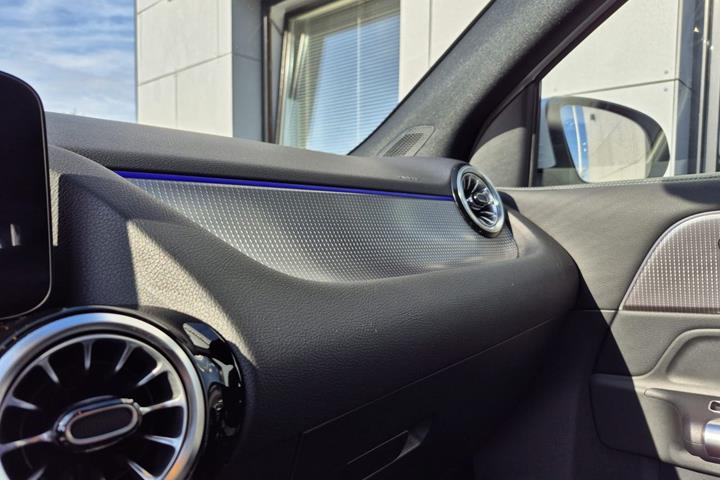 Hvid Mercedes GLA250 e fra 2022