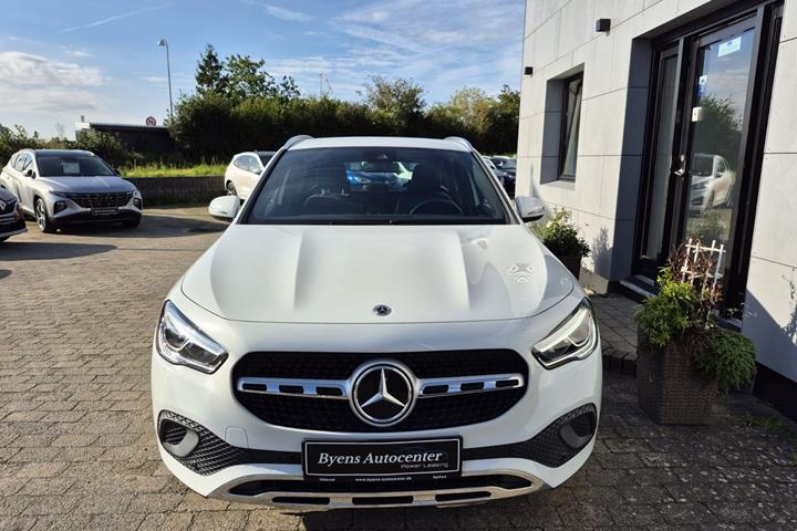 Hvid Mercedes GLA250 e fra 2022