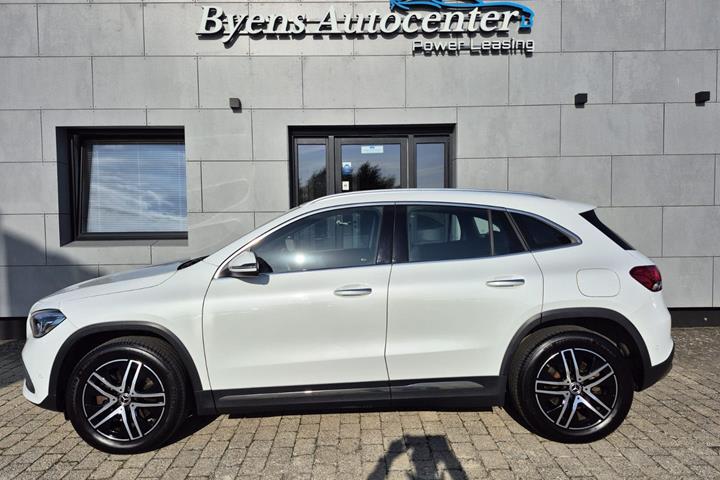 Hvid Mercedes GLA250 e fra 2022