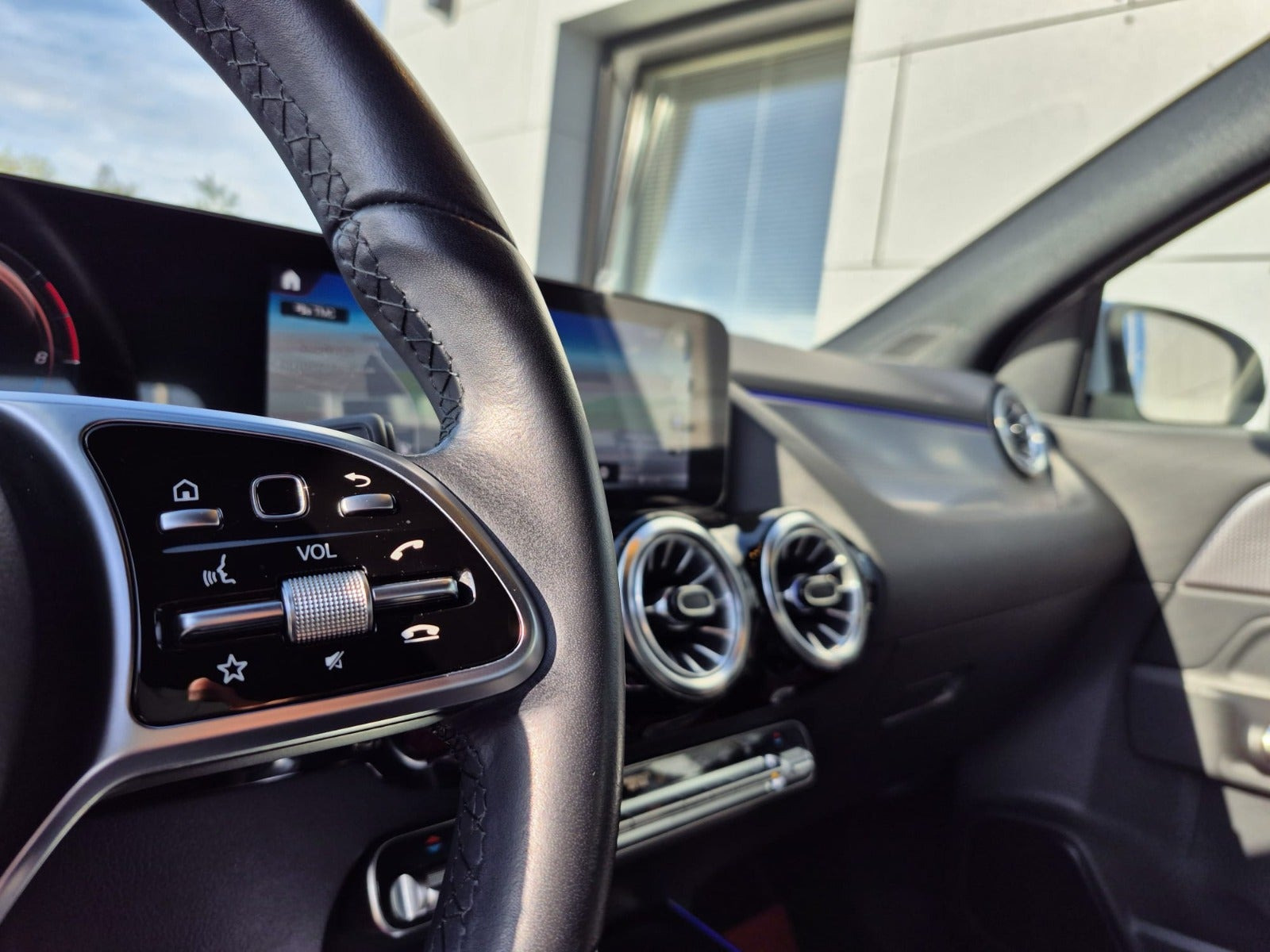 Hvid Mercedes GLA250 e fra 2022