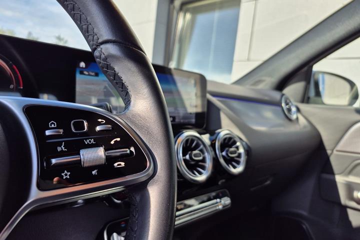 Hvid Mercedes GLA250 e fra 2022