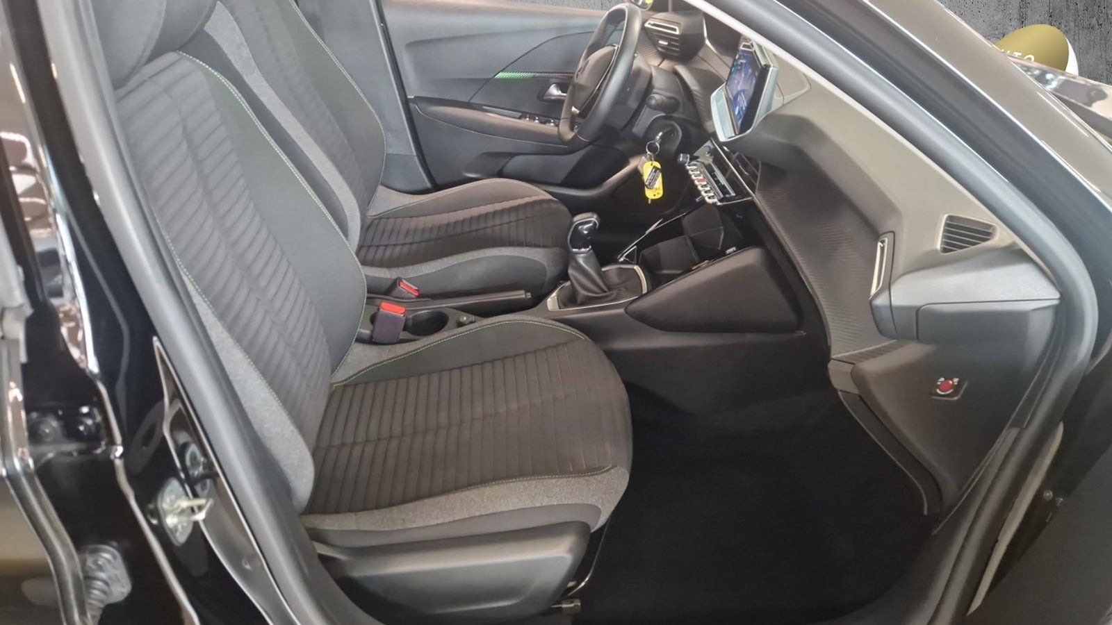 Sort Peugeot 208 fra 2024