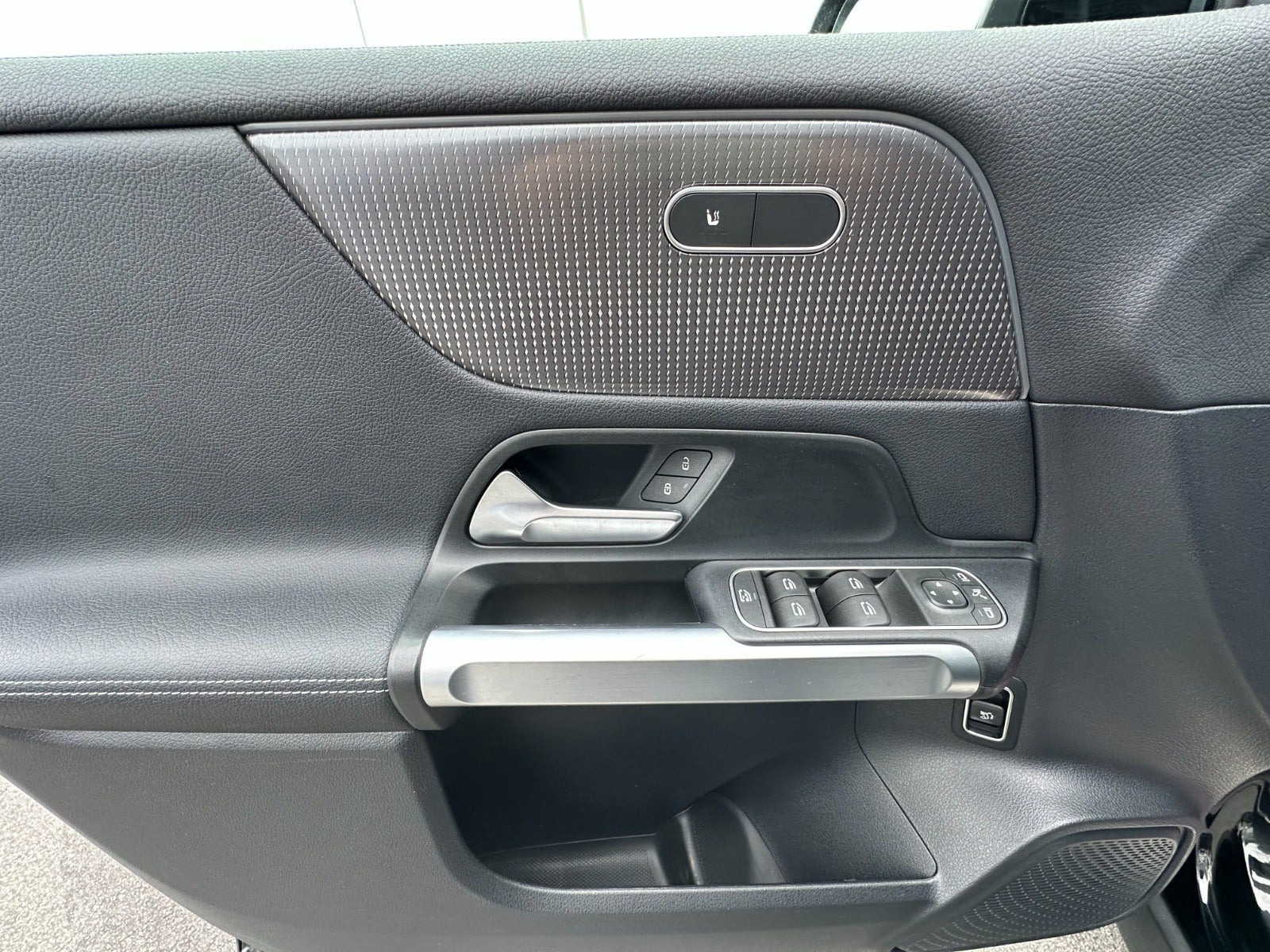 undefined Mercedes EQB300 fra 2022