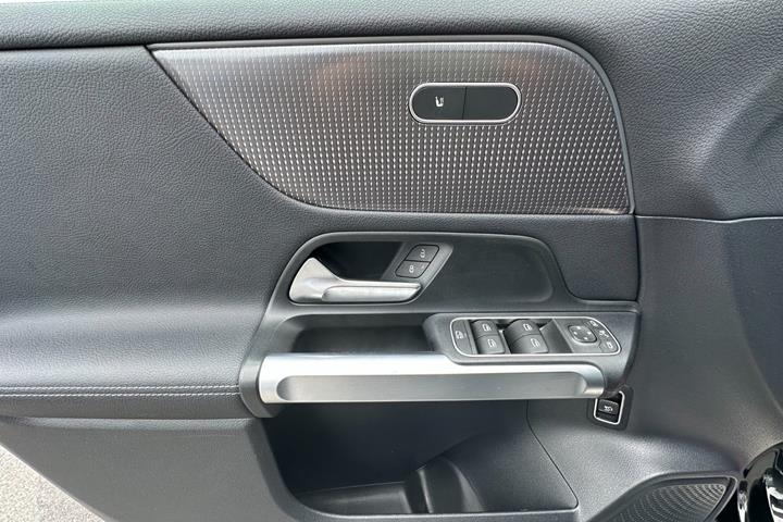 undefined Mercedes EQB300 fra 2022