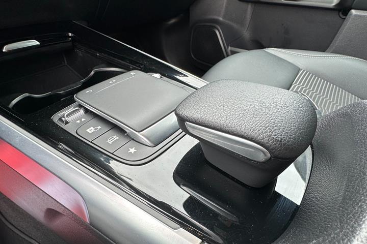 undefined Mercedes EQB300 fra 2022