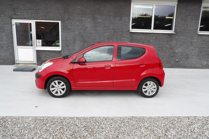 Rød Nissan Pixo fra 2011