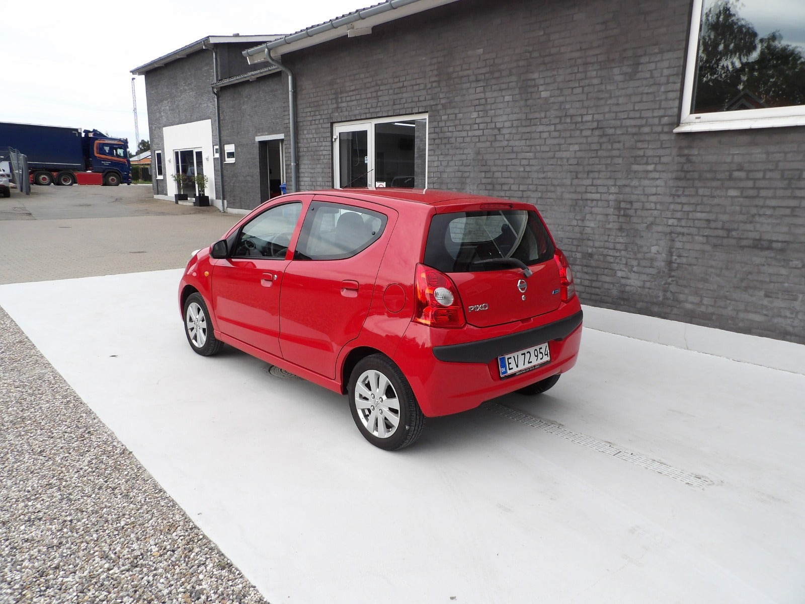 Rød Nissan Pixo fra 2011