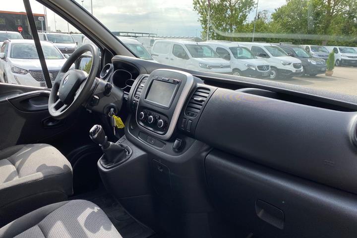 Hvid Renault Trafic T29 fra 2020