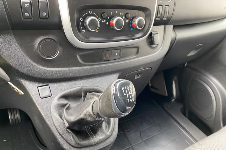 Hvid Renault Trafic T29 fra 2020