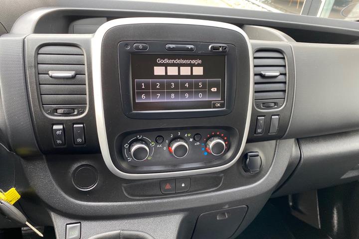 Hvid Renault Trafic T29 fra 2020