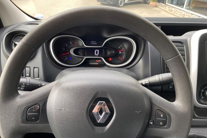Hvid Renault Trafic T29 fra 2020