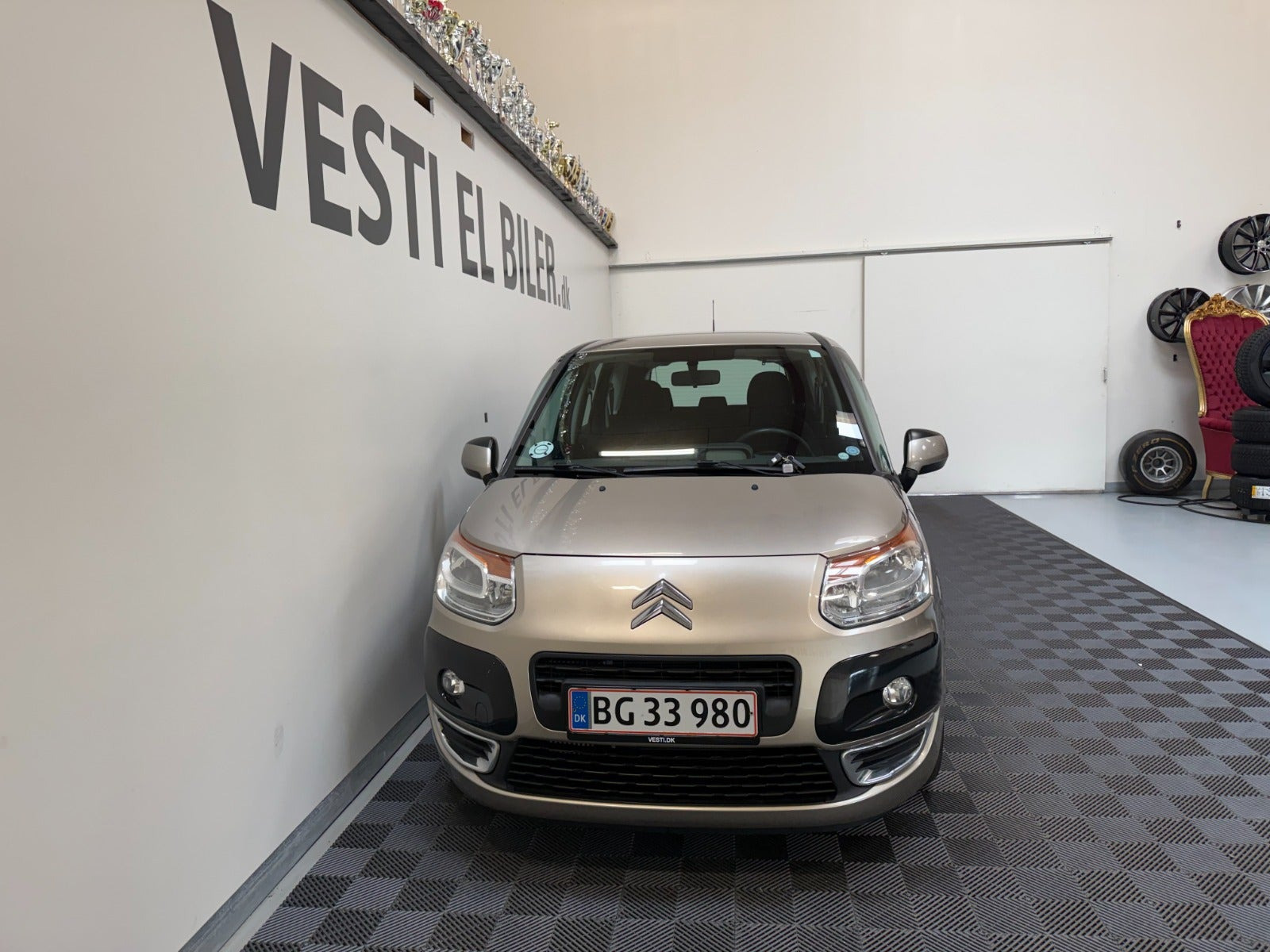 Orange Citroën C3 Picasso fra 2010