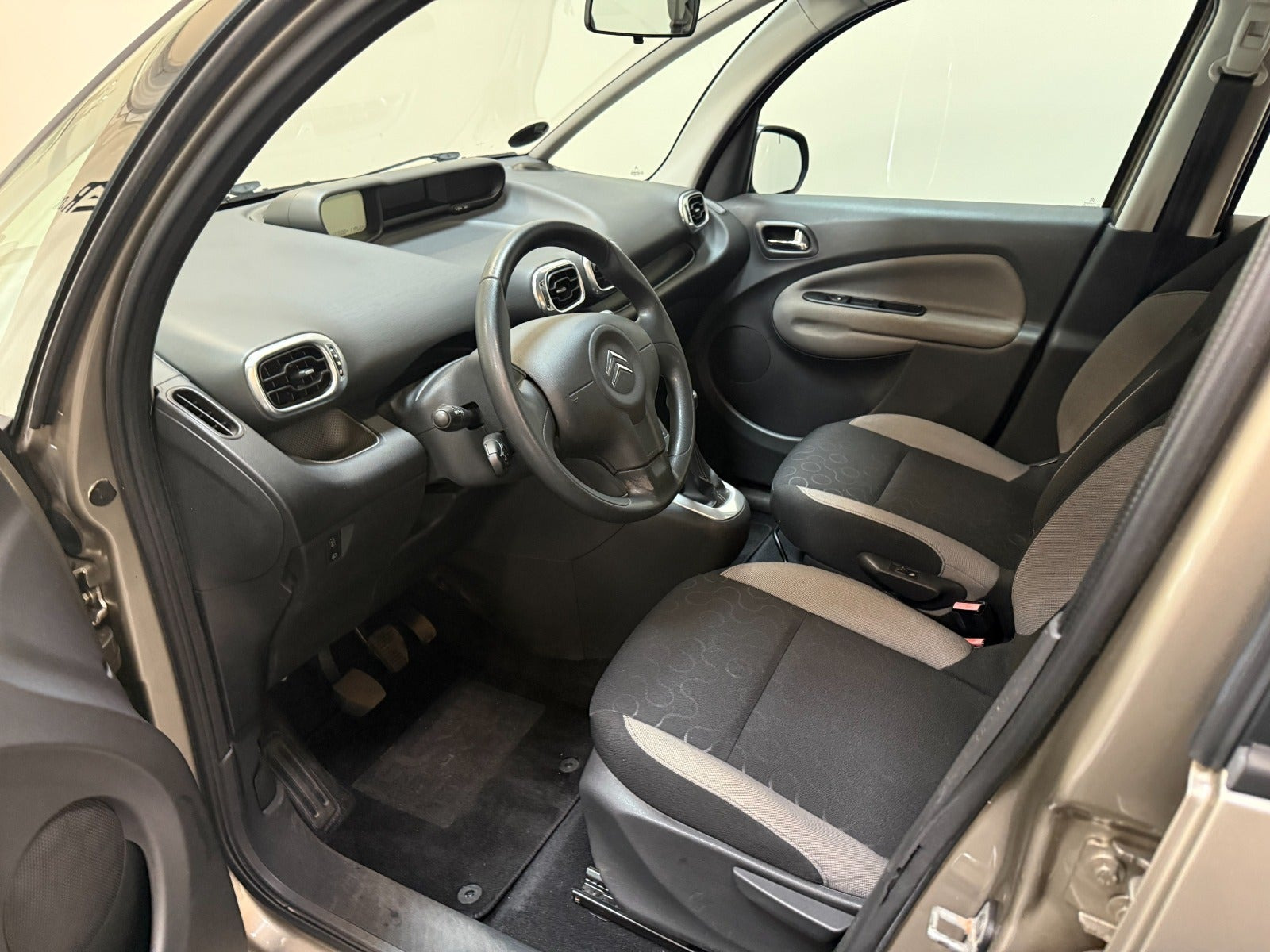 Orange Citroën C3 Picasso fra 2010