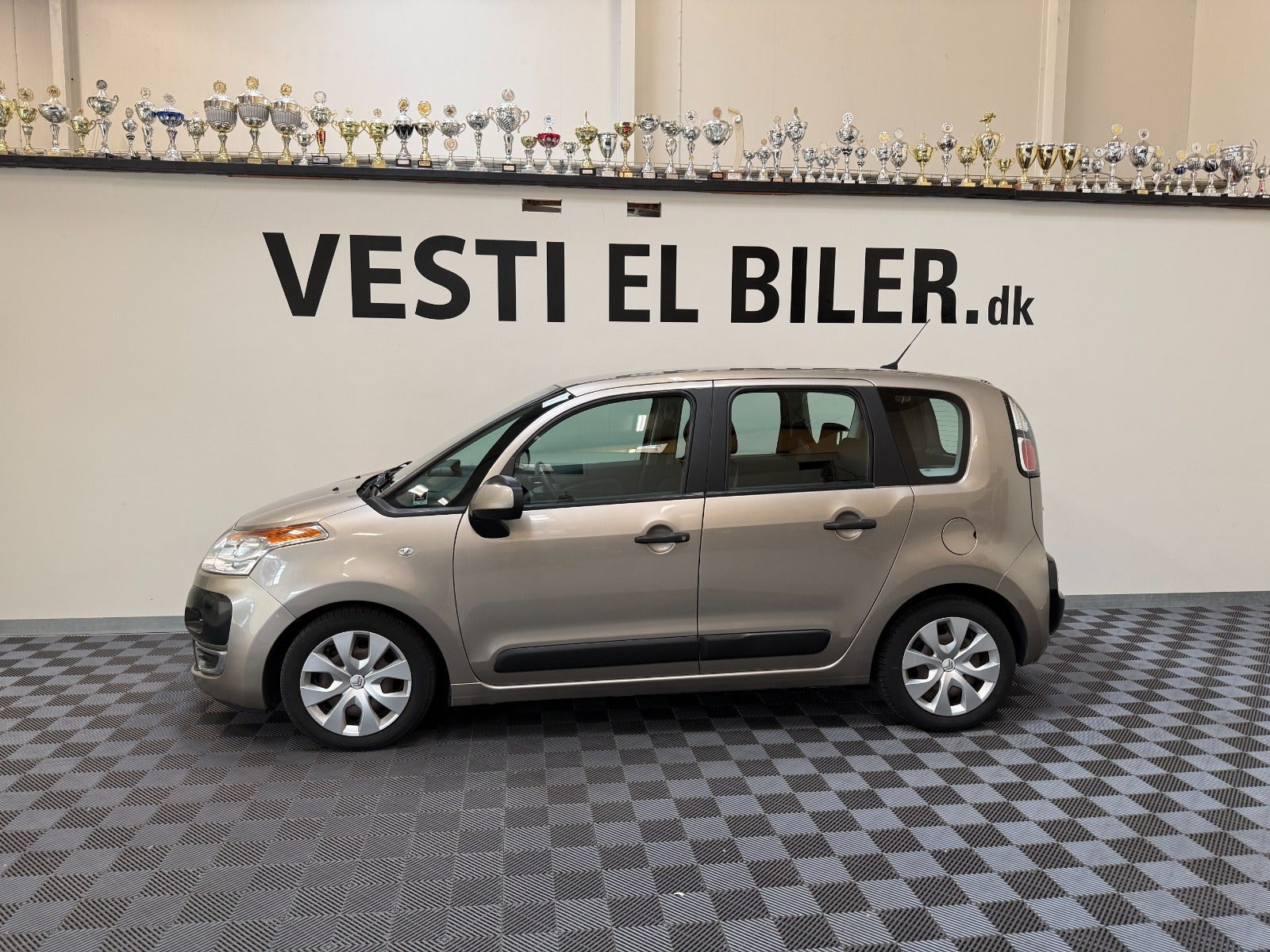 Orange Citroën C3 Picasso fra 2010