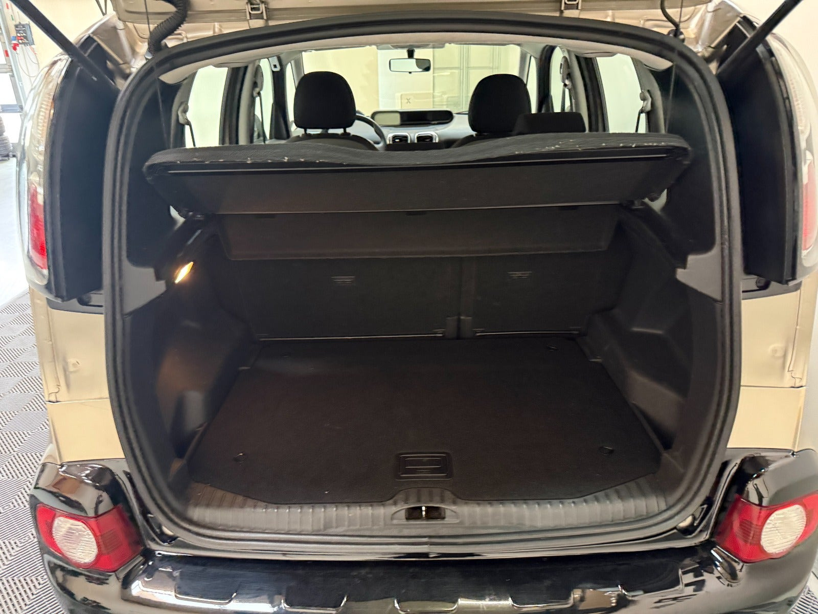 Orange Citroën C3 Picasso fra 2010