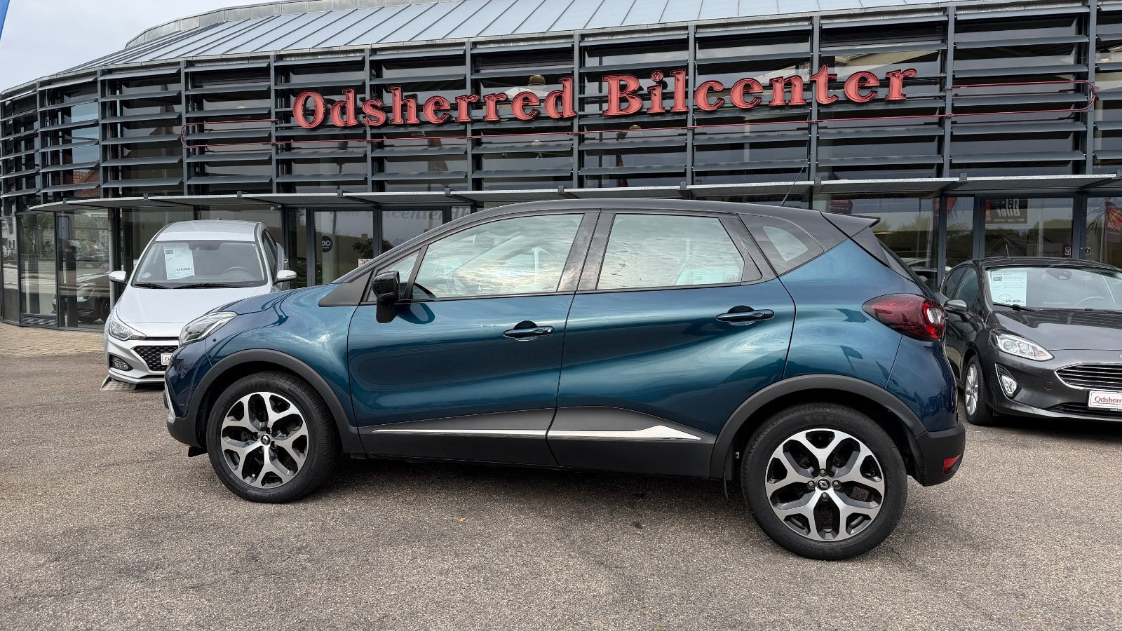 Blå Renault Captur fra 2018