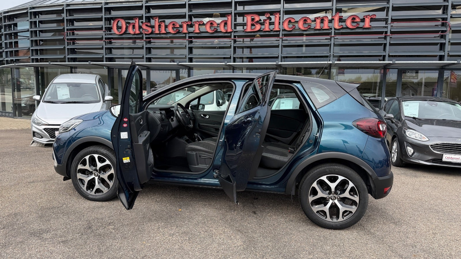 Blå Renault Captur fra 2018