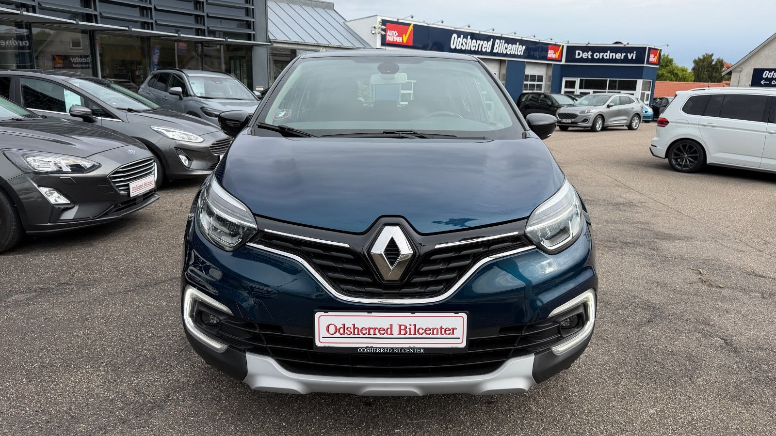 Blå Renault Captur fra 2018