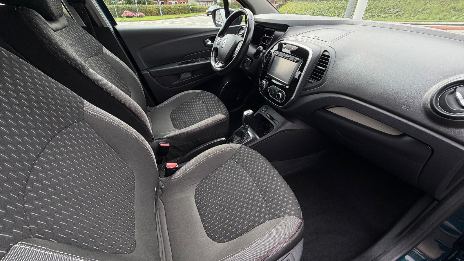 Blå Renault Captur fra 2018